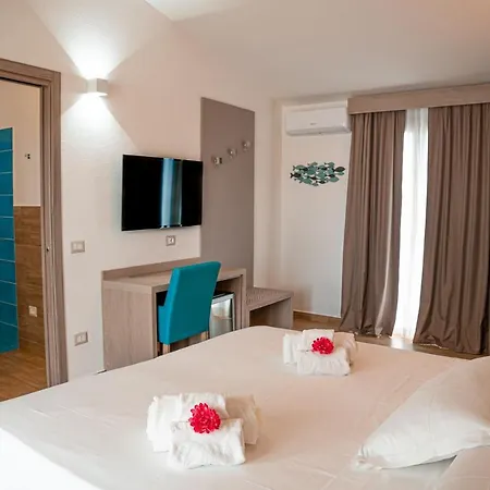 Aqua Sardinia Boutique מלון 3*