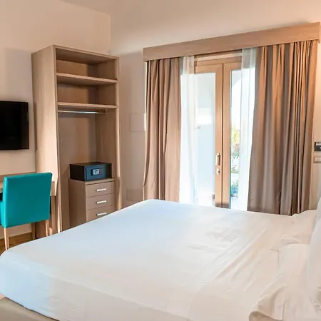 Aqua Sardinia Boutique Hotel 3*